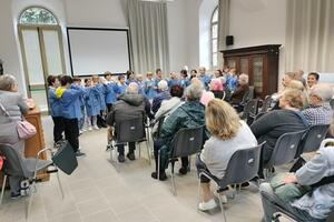 0-99, un nonno per amico...la favola continua: successo dell&#039;iniziativa nella biblioteca comunale di Carrara