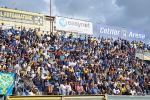 Carrarese penalizzata dai ritardi nell’adeguamento dello stadio: l’amaro sfogo dei tifosi della Carrarese