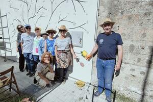 &quot;Roses for Carrara&quot;: molti artisti presenti in città per applicare le prime rose