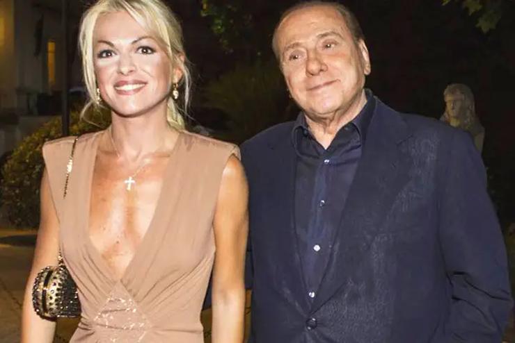 francesca_pascale_con_berlusconi-Depositphotos-lagazzettadimassaecarrara.it