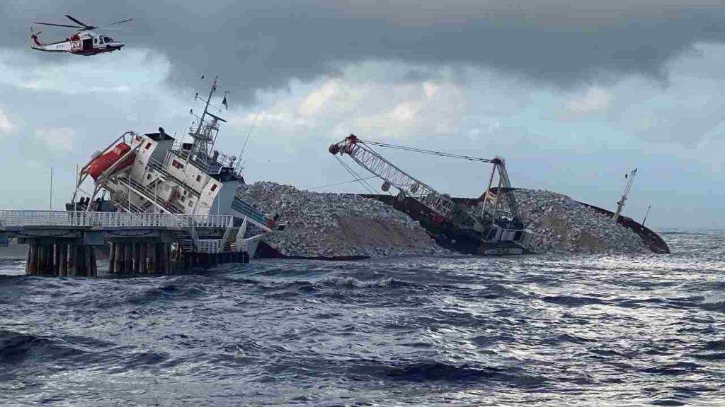 Guang Rong incagliata a Marina di Massa - Lagazzettadimassaecarrara.it