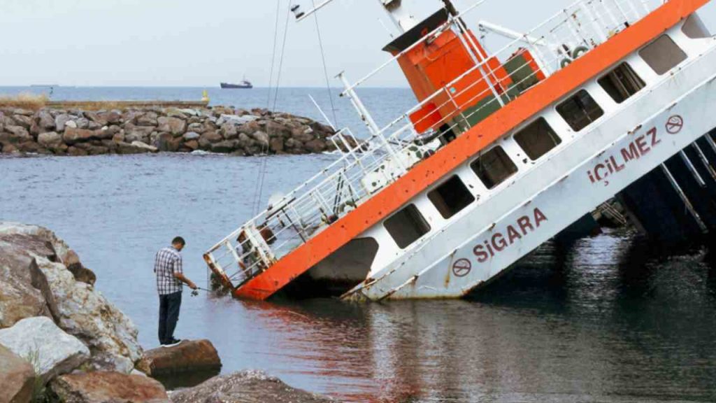 Incidente navale - Lagazzettadimassaecarrara.it