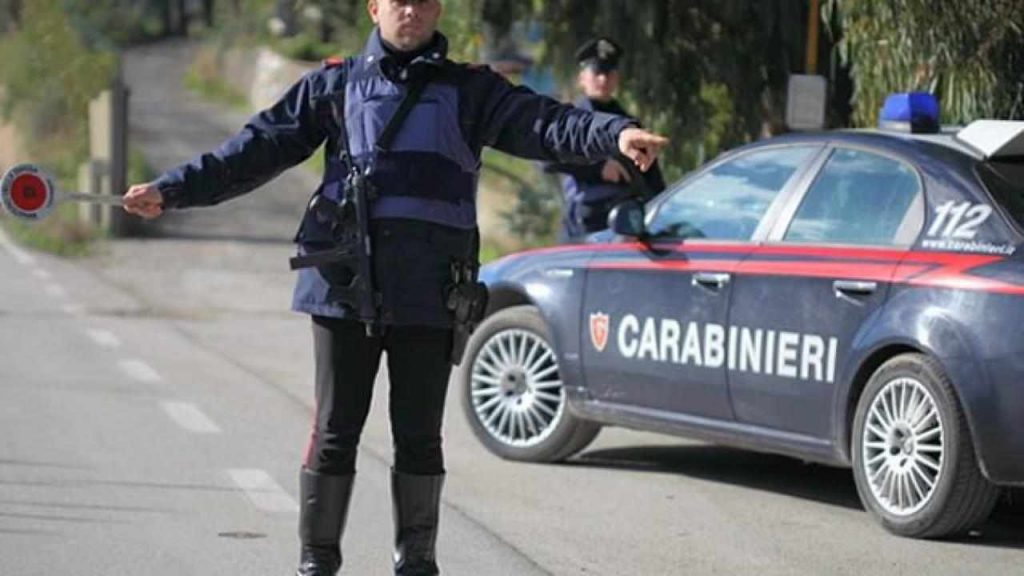 Posto-di-blocco-carabinieri (Ansafoto) - Lagazzettadimassaecarrara.it