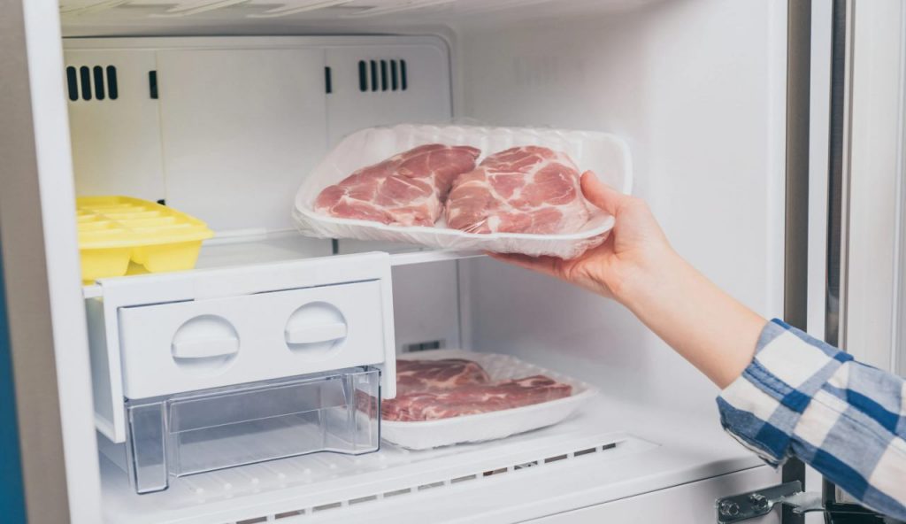 Come conservare la carne nel frigo (AdobeStock) - Lagazzettadimassaecarrara.it