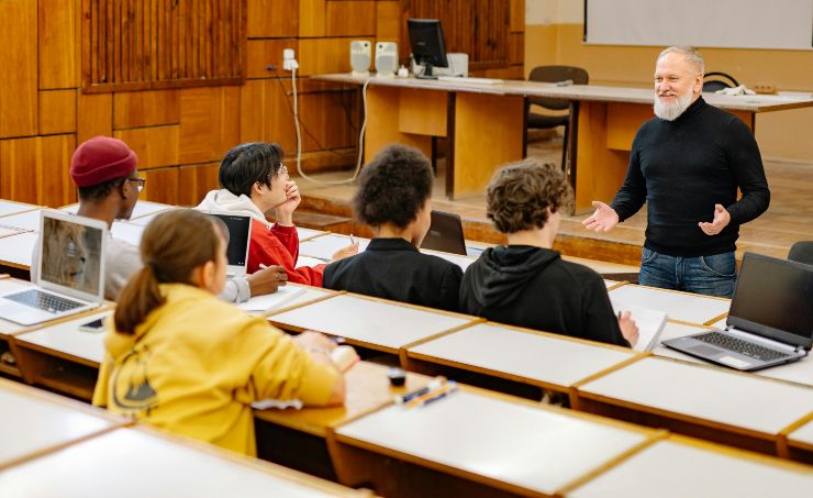 Studenti in classe - Lagazzettadimassaecarrara.it